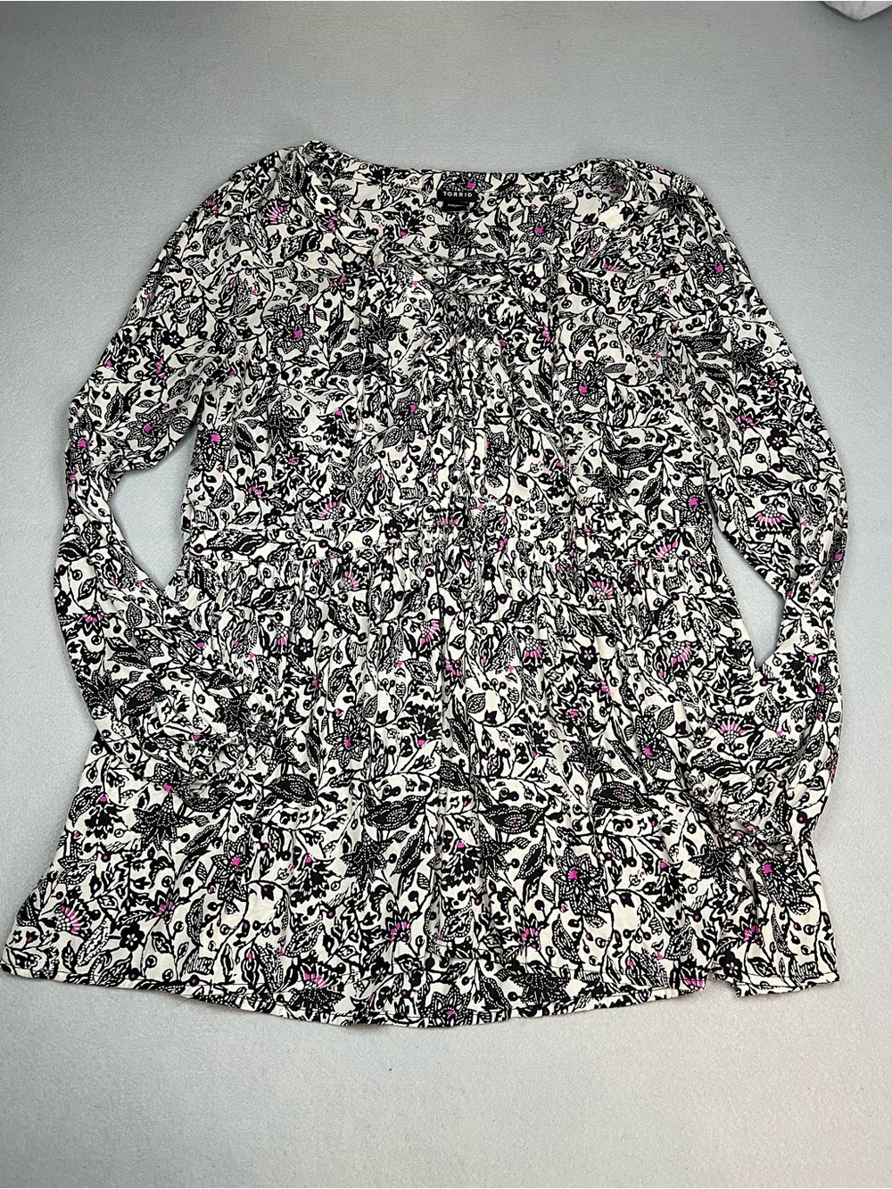 Torrid floral ivory laced front blouse Womens 1X